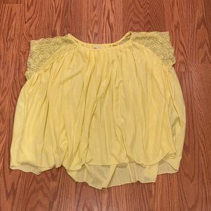 LOOSE FIT BLOUSE W/ PLEATS